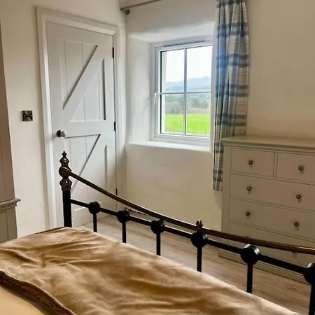 300 Year Old Newly Renovated Cottage, Fast Wifi & Bbq