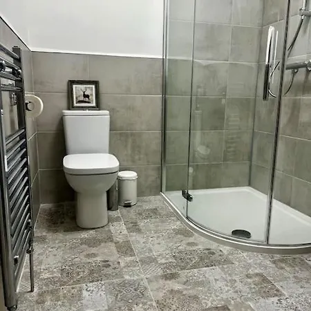 300 Year Old Newly Renovated Cottage, Fast Wifi & Bbq Semesterbostad