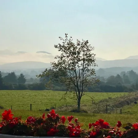 300 Year Old Newly Renovated Cottage, Fast Wifi & Bbq * Gortatlea