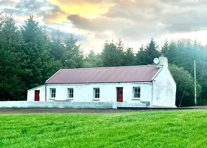 300 Year Old Newly Renovated Cottage, Fast Wifi & Bbq * Gortatlea