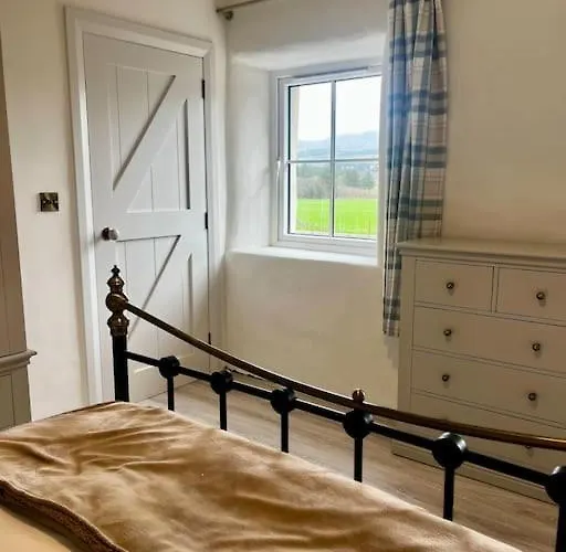 300 Year Old Newly Renovated Cottage, Fast Wifi & Bbq